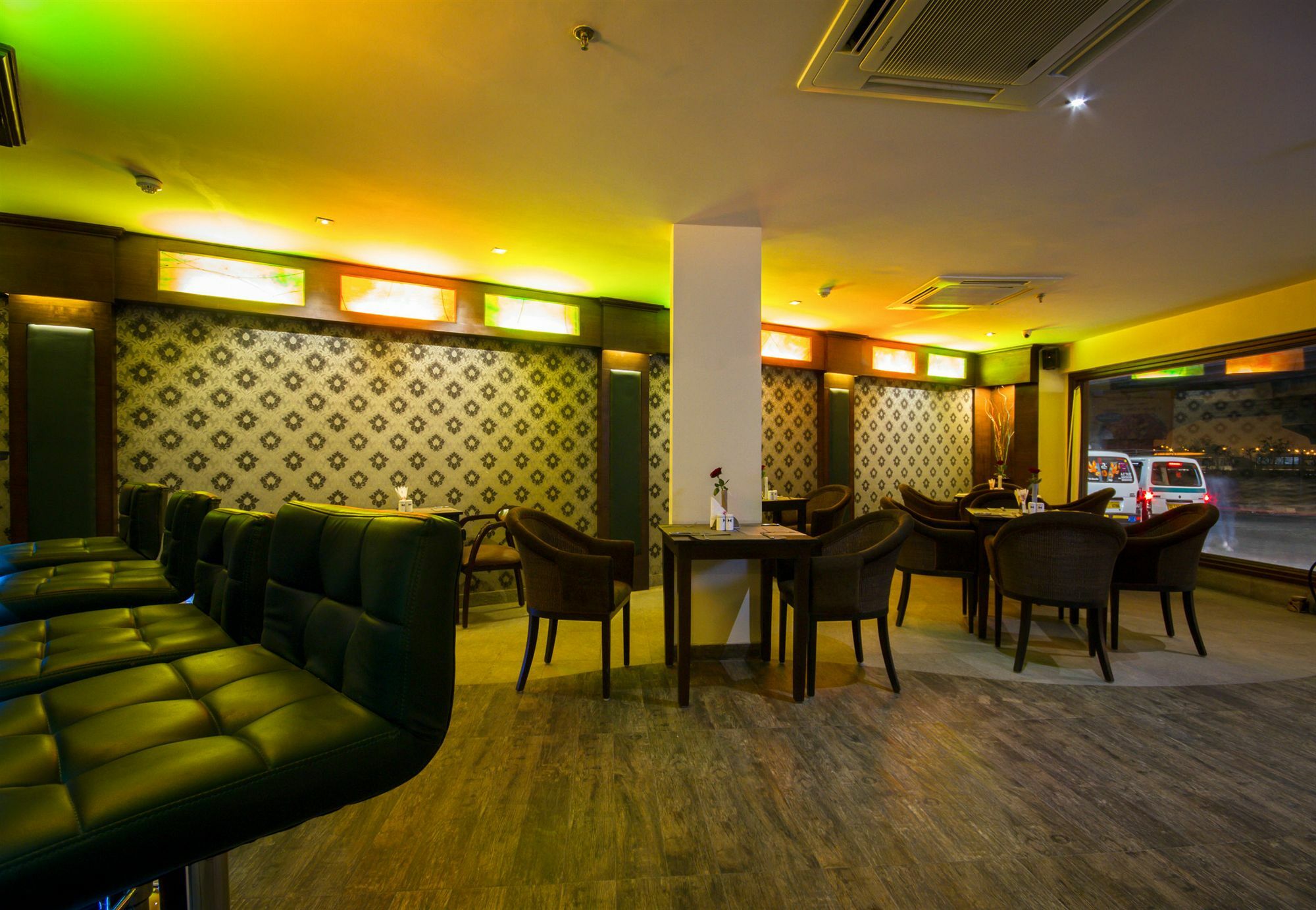 Hotel Classic Diplomat New Delhi Restoran gambar